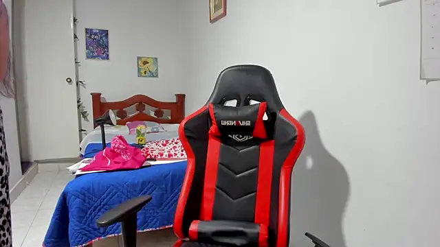 Snapshot of SophieLAmour chatting on 11/06/25, 02:34 SophieLAmour online show from 11/06/25, 02:34