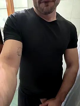 Snapshot of giovan2020 chatting on 11/26/25, 10:44 giovan2020 online show from 11/26/25, 10:44