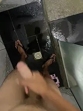 Snapshot of ooMiguel17CM chatting on 02/19/26, 02:40 ooMiguel17CM online show from 02/19/26, 02:40