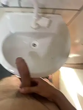 Snapshot of ooMiguel17CM chatting on 02/26/26, 05:34 ooMiguel17CM online show from 02/26/26, 05:34