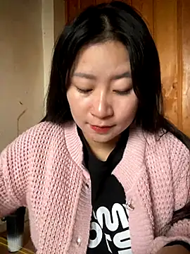 violet-00 online show from 11/03/25, 12:35