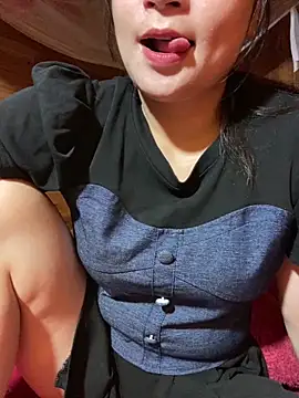 violet-00 online show from 05/17/26, 02:09