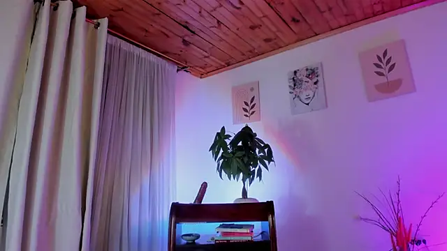 Lauraricci   online show from 06/27/26, 06:29