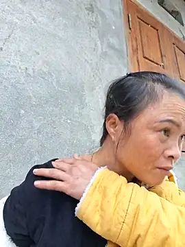 xuxulovezz online show from 10/24/25, 06:54