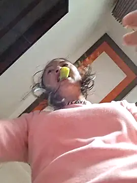 xuxulovezz online show from 11/22/25, 09:08