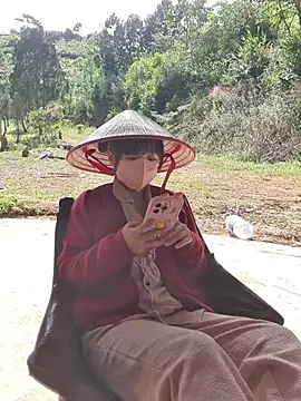 Helen-Tran online show from 11/30/25, 02:26