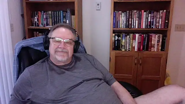 Vinyl22xh online show from 04/16/26, 12:22