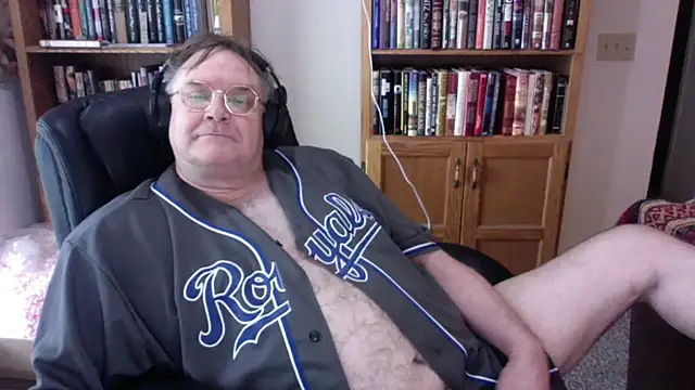 Snapshot of Vinyl22@xh chatting on 06/03/26, 06:57 Vinyl22xh online show from 06/03/26, 06:57