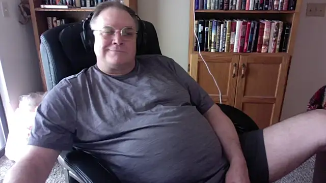 Snapshot of Vinyl22@xh chatting on 06/04/26, 08:59 Vinyl22xh online show from 06/04/26, 08:59