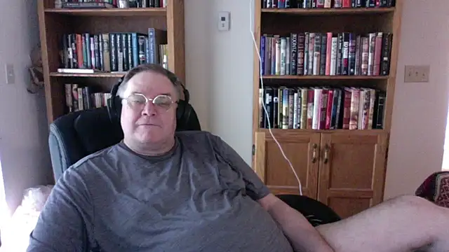 Snapshot of Vinyl22@xh chatting on 06/06/26, 08:46 Vinyl22xh online show from 06/06/26, 08:46