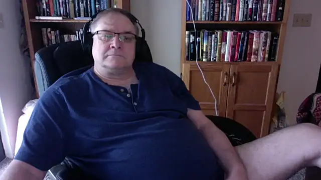 Snapshot of Vinyl22@xh chatting on 06/10/26, 08:08 Vinyl22xh online show from 06/10/26, 08:08