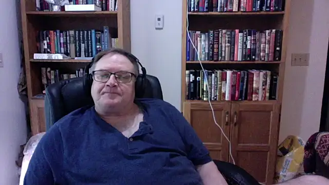 Snapshot of Vinyl22@xh chatting on 06/23/26, 12:30 Vinyl22xh online show from 06/23/26, 12:30