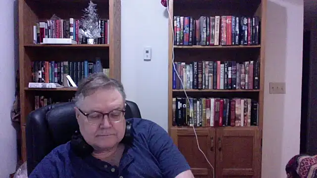 Snapshot of Vinyl22@xh chatting on 06/30/26, 02:01 Vinyl22xh online show from 06/30/26, 02:01