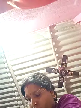 reya743 online show from 12/01/25, 12:15