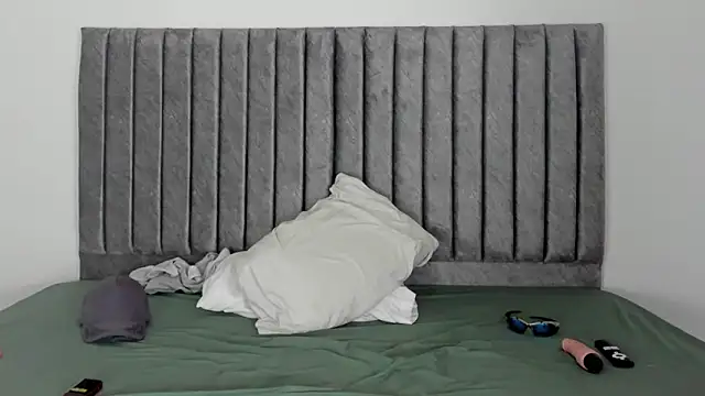 Snapshot of aroncooper1 chatting on 10/03/25, 01:08 aroncooper1 online show from 10/03/25, 01:08