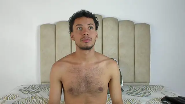 Snapshot of aroncooper1 chatting on 10/09/25, 01:31 aroncooper1 online show from 10/09/25, 01:31