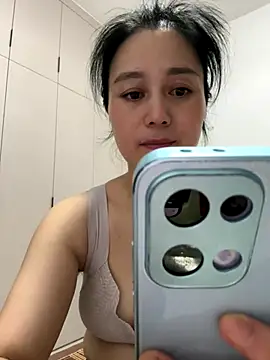 Snapshot of aoyo66 chatting on 10/11/25, 11:42 aoyo66 online show from 10/11/25, 11:42