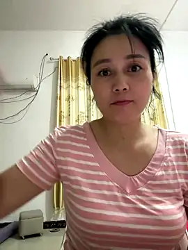 Snapshot of aoyo66 chatting on 10/14/25, 01:01 aoyo66 online show from 10/14/25, 01:01