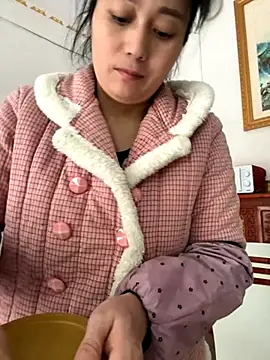 Snapshot of aoyo66 chatting on 11/05/25, 12:10 aoyo66 online show from 11/05/25, 12:10