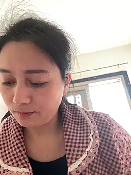 Snapshot of aoyo66 chatting on 11/12/25, 12:33 aoyo66 online show from 11/12/25, 12:33