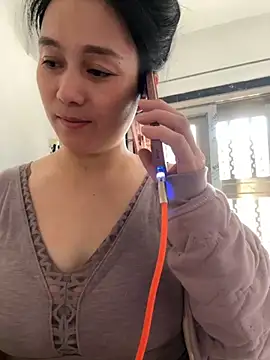 Snapshot of aoyo66 chatting on 11/21/25, 01:37 aoyo66 online show from 11/21/25, 01:37