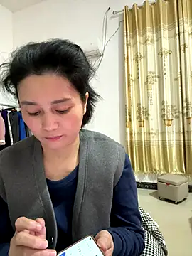 Snapshot of aoyo66 chatting on 11/24/25, 12:27 aoyo66 online show from 11/24/25, 12:27