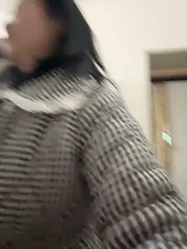 Snapshot of aoyo66 chatting on 11/27/25, 12:02 aoyo66 online show from 11/27/25, 12:02