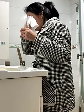 Snapshot of aoyo66 chatting on 11/27/25, 12:07 aoyo66 online show from 11/27/25, 12:07