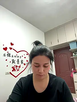 Snapshot of aoyo66 chatting on 12/14/25, 12:43 aoyo66 online show from 12/14/25, 12:43