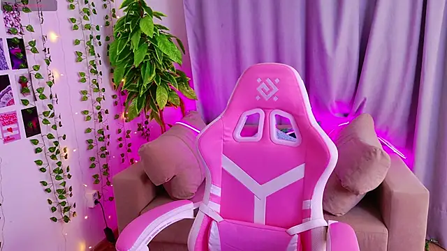 KellyHayden online show from 11/16/25, 04:23