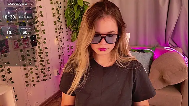 KellyHayden online show from 11/22/25, 01:32