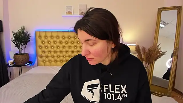 TrishaDarks online show from 02/02/26, 06:12