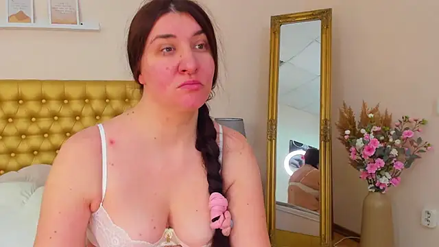 TrishaDarks online show from 04/02/26, 05:05