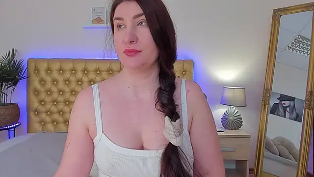 TrishaDarks online show from 04/21/26, 05:14