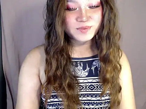 Eyes-on-me online show from 11/21/25, 03:11