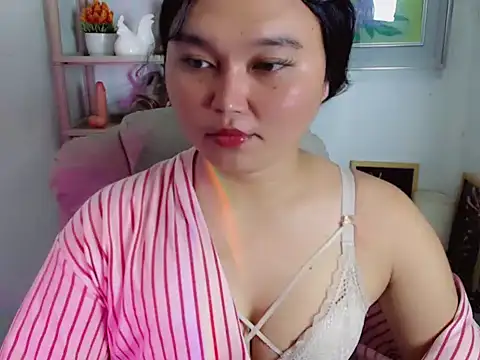 Eyes-on-me online show from 06/11/26, 01:05