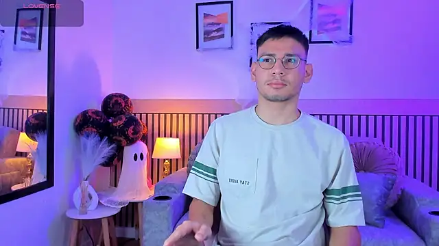 Snapshot of marcuswildx chatting on 10/16/25, 11:44 marcuswildx online show from 10/16/25, 11:44