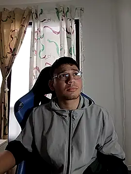 Snapshot of marcuswildx chatting on 11/14/25, 01:21 marcuswildx online show from 11/14/25, 01:21