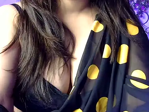 Snapshot of Aaliya02 chatting on 05/24/26, 10:53 Aaliya02 online show from 05/24/26, 10:53