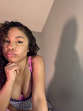 Snapshot of OliviaAshhh chatting on 11/16/25, 10:48 OliviaAshhh online show from 11/16/25, 10:48