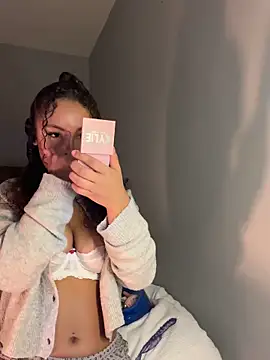 Snapshot of OliviaAshhh chatting on 11/22/25, 09:47 OliviaAshhh online show from 11/22/25, 09:47