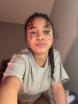 Snapshot of OliviaAshhh chatting on 11/29/25, 01:08 OliviaAshhh online show from 11/29/25, 01:08