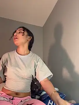 Snapshot of OliviaAshhh chatting on 12/04/25, 11:35 OliviaAshhh online show from 12/04/25, 11:35