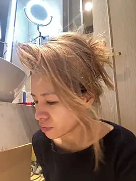 miumiu-66 online show from 11/26/25, 02:40