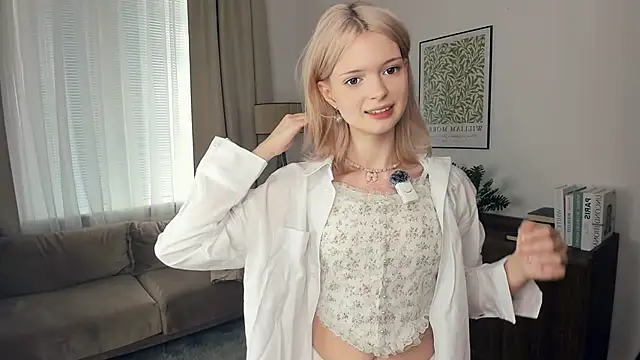 Snapshot of LaureMestler chatting on 10/01/25, 08:31 LaureMestler online show from 10/01/25, 08:31