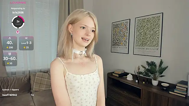 Snapshot of LaureMestler chatting on 10/19/25, 08:37 LaureMestler online show from 10/19/25, 08:37