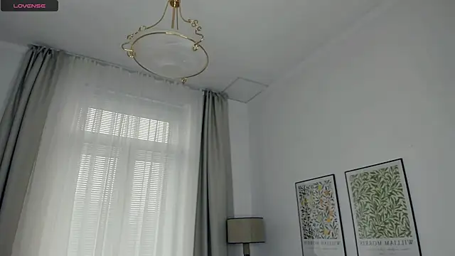 Snapshot of LaureMestler chatting on 10/24/25, 07:49 LaureMestler online show from 10/24/25, 07:49