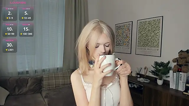 Snapshot of LaureMestler chatting on 11/22/25, 08:35 LaureMestler online show from 11/22/25, 08:35