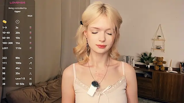 LaureMestler online show from 03/11/26, 10:54