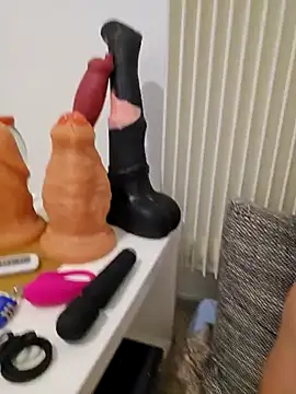 Snapshot of Chrisou73 chatting on 02/15/26, 04:36 Chrisou73 online show from 02/15/26, 04:36